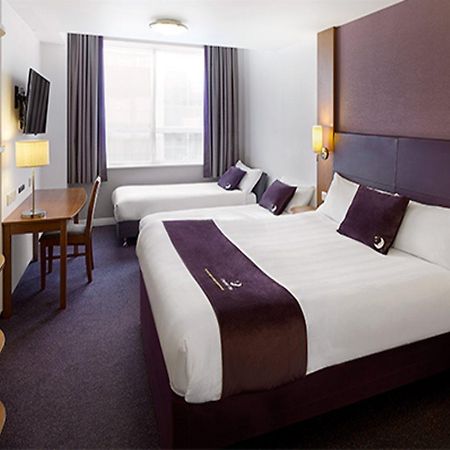 Premier Inn Liverpool John Lennon Airport Speke Buitenkant foto