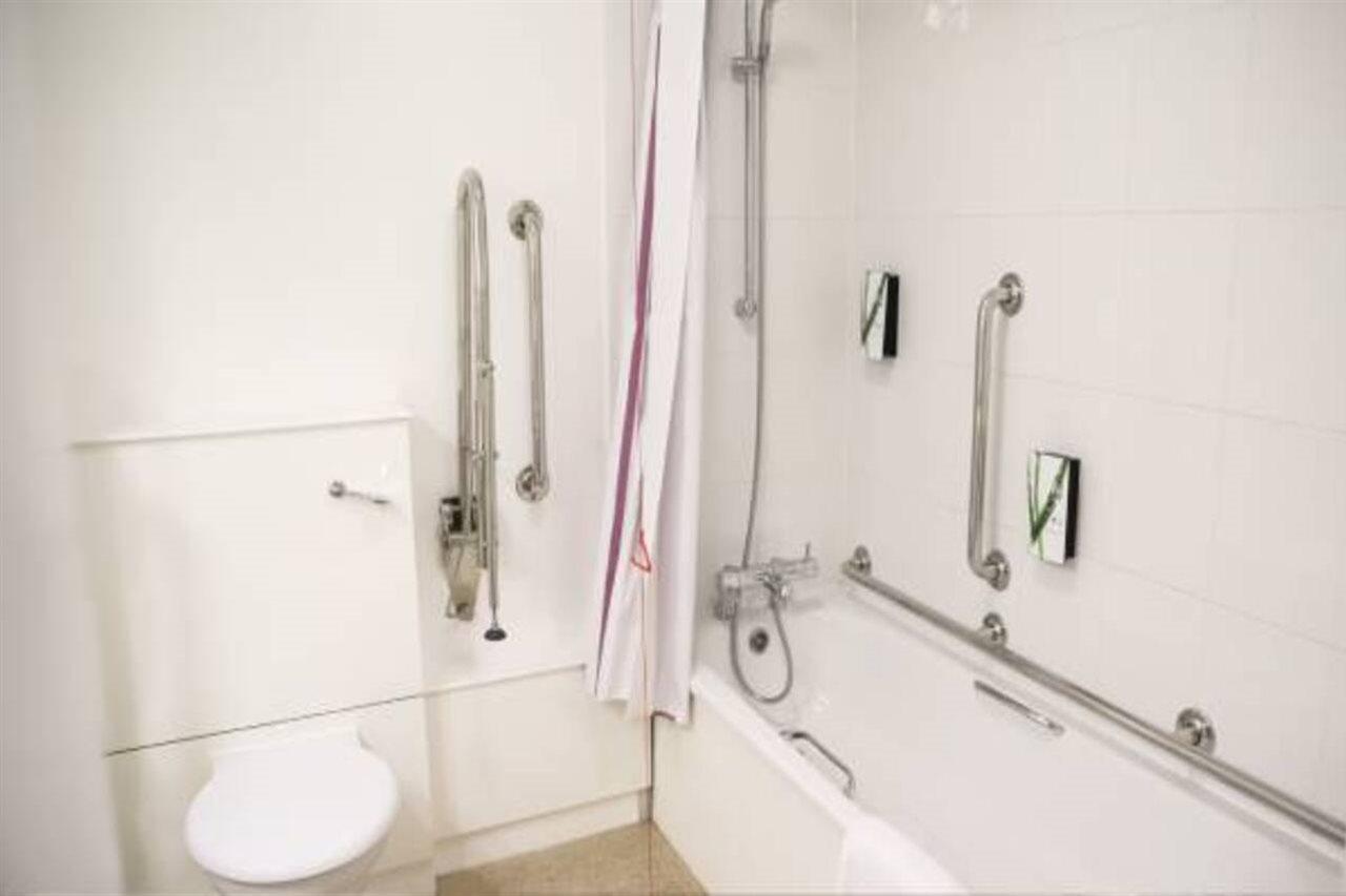 Premier Inn Liverpool John Lennon Airport Speke Buitenkant foto