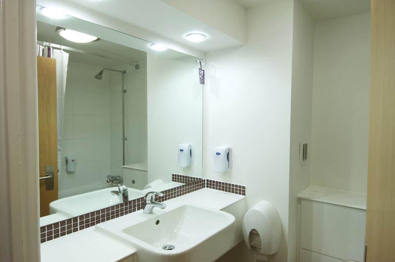 Premier Inn Liverpool John Lennon Airport Speke Buitenkant foto